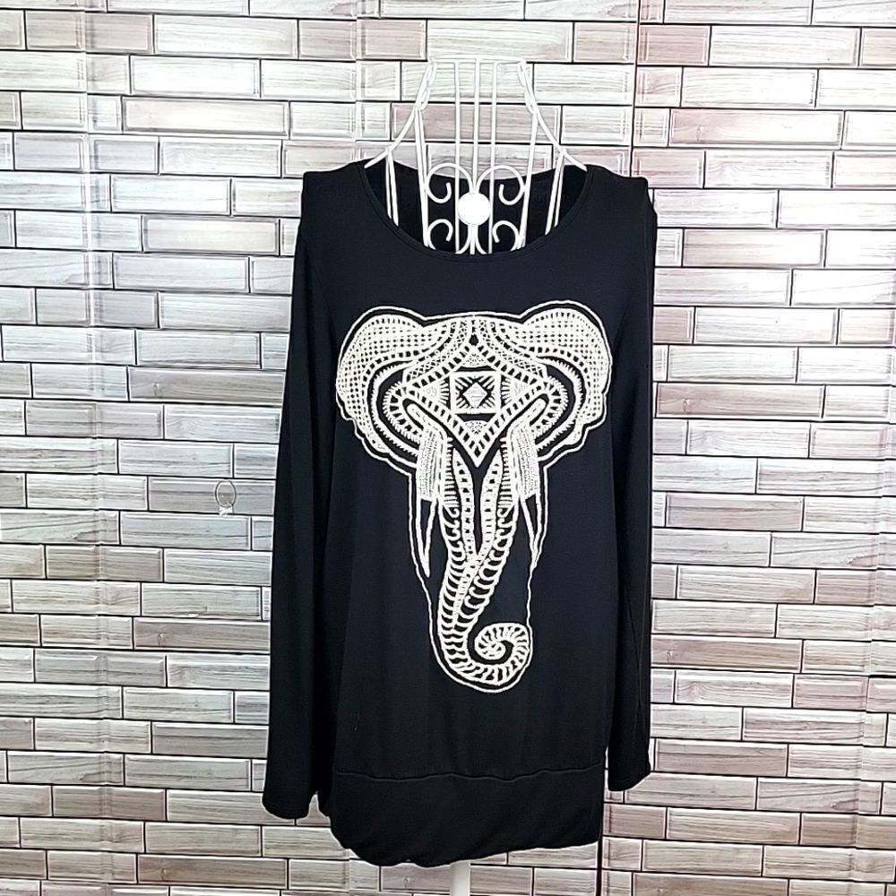 Noble U elephant graphic top Size L